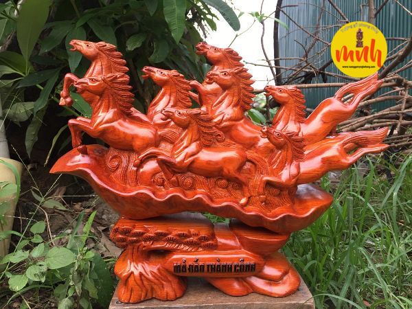 Tượng Bát Mã Phi Thiên Gỗ Hương Đá